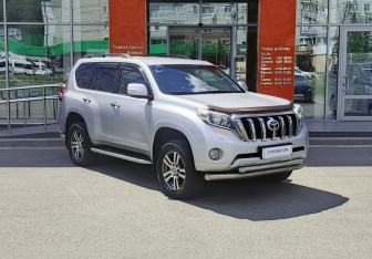 Подержанный автомобиль Toyota Land Cruiser Prado 2014 года (3 фото)