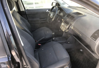 Подержанный автомобиль Volkswagen Polo Hatchback 2003 года (9 фото)