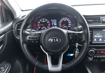 Подержанный автомобиль Kia Rio Sedan 2019 года (12 фото)