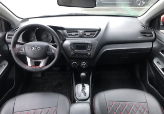 Подержанный автомобиль Kia Rio Sedan 2012 года (10 фото)