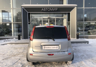 Подержанный автомобиль Nissan Note 2008 года (6 фото)