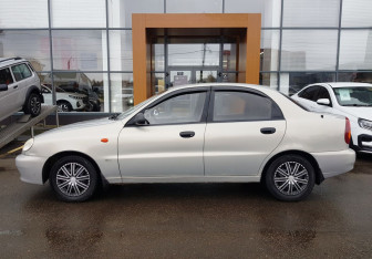 Подержанный автомобиль Chevrolet Lanos 2007 года (8 фото)