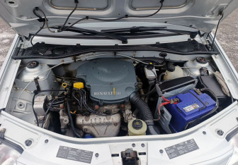 Подержанный автомобиль Renault Logan Sedan 2007 года (11 фото)