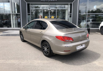 Подержанный автомобиль Peugeot 408 2013 года (7 фото)
