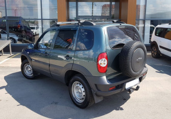 Подержанный автомобиль Chevrolet Niva 2015 года (7 фото)