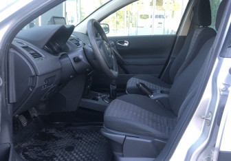 Подержанный автомобиль Renault Megane Sedan 2006 года (9 фото)
