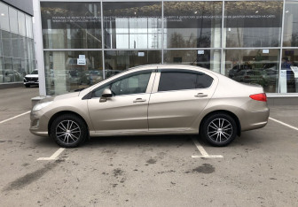 Подержанный автомобиль Peugeot 408 2012 года (4 фото)