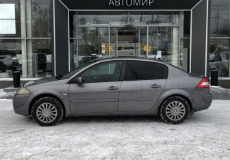 Подержанный автомобиль Renault Megane Sedan 2008 года (8 фото)