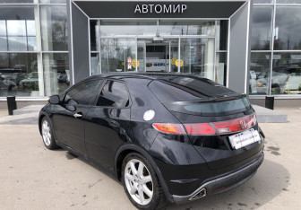 Подержанный автомобиль Honda Civic Hatchback 2008 года (7 фото)
