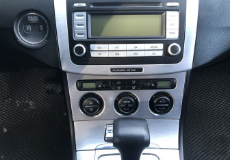 Подержанный автомобиль Volkswagen Passat Sedan 2006 года (14 фото)
