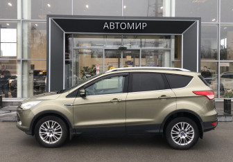 Подержанный автомобиль Ford Kuga 2014 года (8 фото)