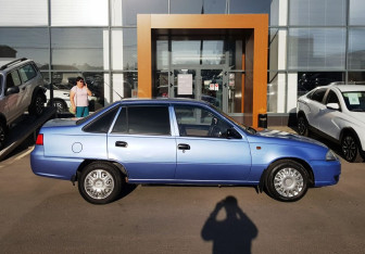 Подержанный автомобиль Daewoo Nexia Sedan 2008 года (4 фото)