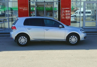 Подержанный автомобиль Volkswagen Golf Hatchback 2011 года (4 фото)