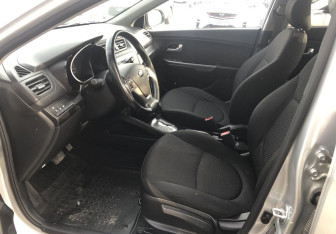 Подержанный автомобиль Kia Rio Sedan 2016 года (9 фото)