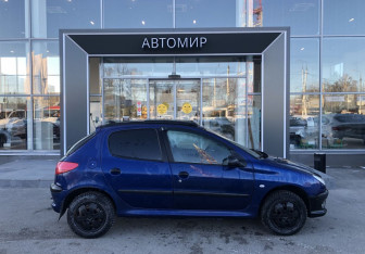 Подержанный автомобиль Peugeot 206 Hatchback 2000 года (4 фото)