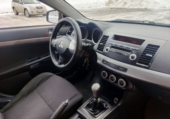 Подержанный автомобиль Mitsubishi Lancer Sedan 2008 года (14 фото)