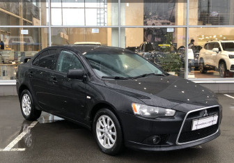 Подержанный автомобиль Mitsubishi Lancer Sedan 2012 года (3 фото)