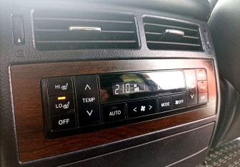 Подержанный автомобиль Toyota Land Cruiser Suv 2016 года (23 фото)