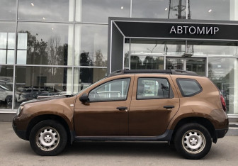 Подержанный автомобиль Renault Duster 2015 года (8 фото)