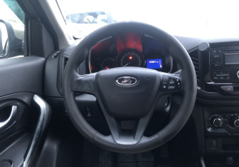 Подержанный автомобиль LADA (ВАЗ) XRAY 2016 года (12 фото)