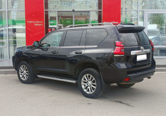 Подержанный автомобиль Toyota Land Cruiser Prado 2019 года (7 фото)