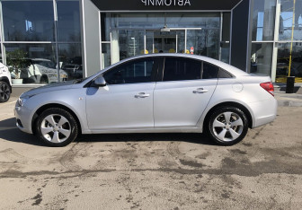 Подержанный автомобиль Chevrolet Cruze Sedan 2011 года (8 фото)