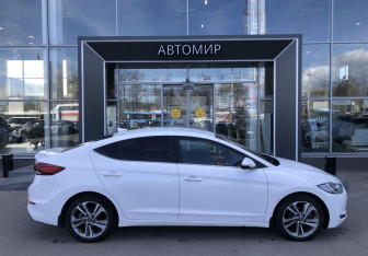 Подержанный автомобиль Hyundai Elantra Sedan 2017 года (4 фото)