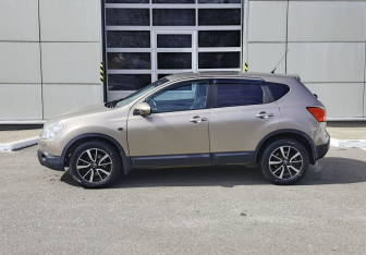 Подержанный автомобиль Nissan Qashqai 2007 года (8 фото)
