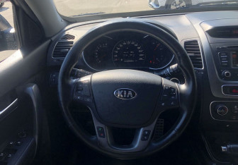 Подержанный автомобиль Kia Sorento 2013 года (12 фото)