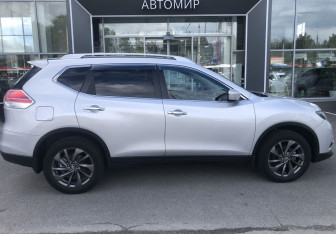 Подержанный автомобиль Nissan X-Trail 2015 года (4 фото)
