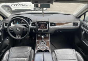 Подержанный автомобиль Volkswagen Touareg 2012 года (10 фото)