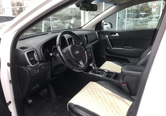Подержанный автомобиль Kia Sportage 2017 года (9 фото)