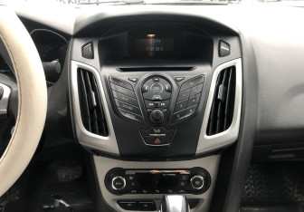 Подержанный автомобиль Ford Focus Sedan 2013 года (14 фото)