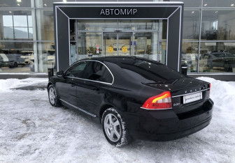 Подержанный автомобиль Volvo S80 2012 года (7 фото)