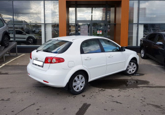 Подержанный автомобиль Chevrolet Lacetti Hatchback 2010 года (5 фото)