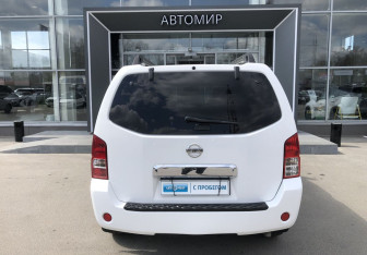 Подержанный автомобиль Nissan Pathfinder 2011 года (6 фото)