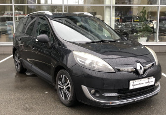 Подержанный автомобиль Renault Scenic 2013 года (3 фото)