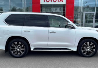 Подержанный автомобиль Lexus LX 2020 года (4 фото)