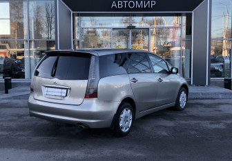 Подержанный автомобиль Mitsubishi Grandis 2006 года (5 фото)