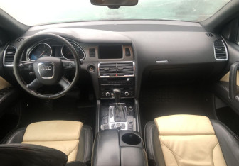 Подержанный автомобиль Audi Q7 2009 года (11 фото)
