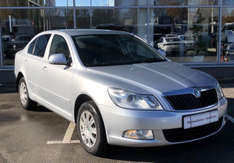 Подержанный автомобиль Skoda Octavia Liftback 2013 года (3 фото)