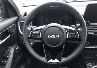 Подержанный автомобиль Kia Seltos 2022 года (13 фото)