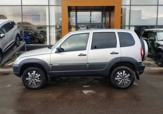 Подержанный автомобиль Chevrolet Niva 2017 года (8 фото)