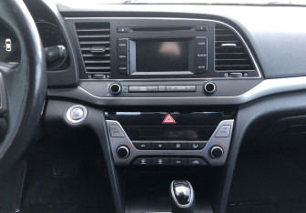 Подержанный автомобиль Hyundai Elantra Sedan 2017 года (13 фото)
