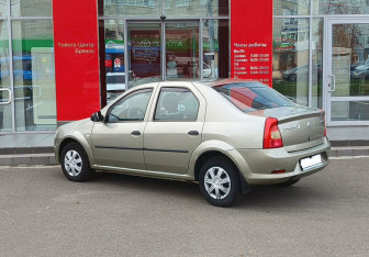Подержанный автомобиль Renault Logan Sedan 2011 года (7 фото)