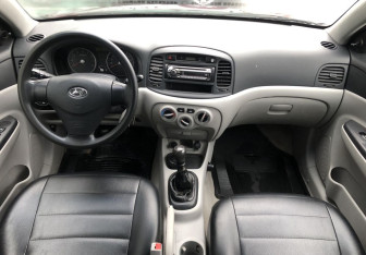 Подержанный автомобиль Hyundai Verna Sedan 2007 года (10 фото)