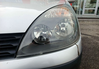 Подержанный автомобиль Renault Symbol 2005 года (9 фото)