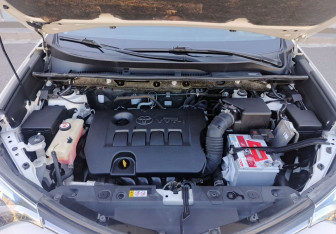 Подержанный автомобиль Toyota RAV4 2018 года (11 фото)