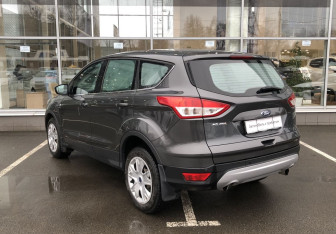 Подержанный автомобиль Ford Kuga 2015 года (7 фото)