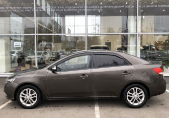 Подержанный автомобиль Kia Cerato Sedan 2009 года (8 фото)